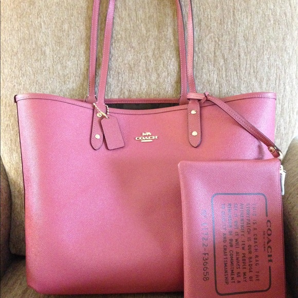 Coach NWT reversible tote w wristlet - Picture 2 of 4